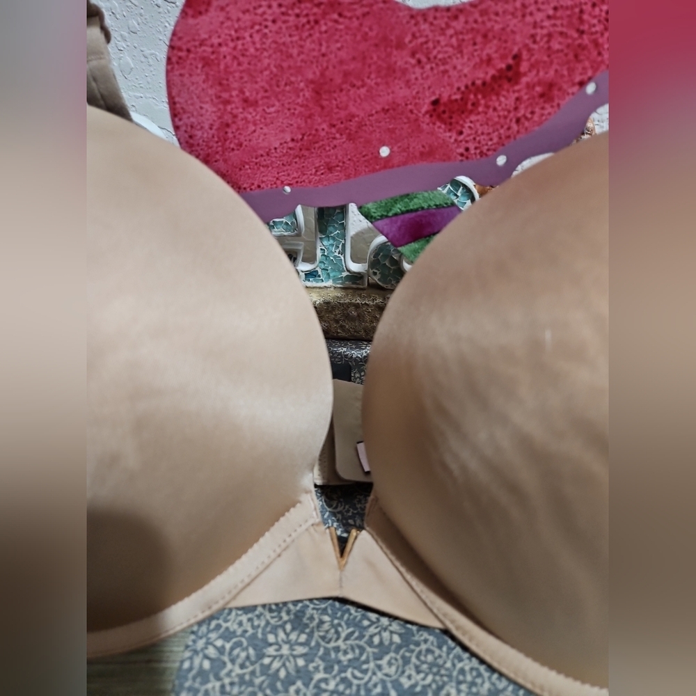 Victoria's Secret Women's Push-Up 38 D Beigh Wide Back 3 Hook Closure - Picture 2 of 6